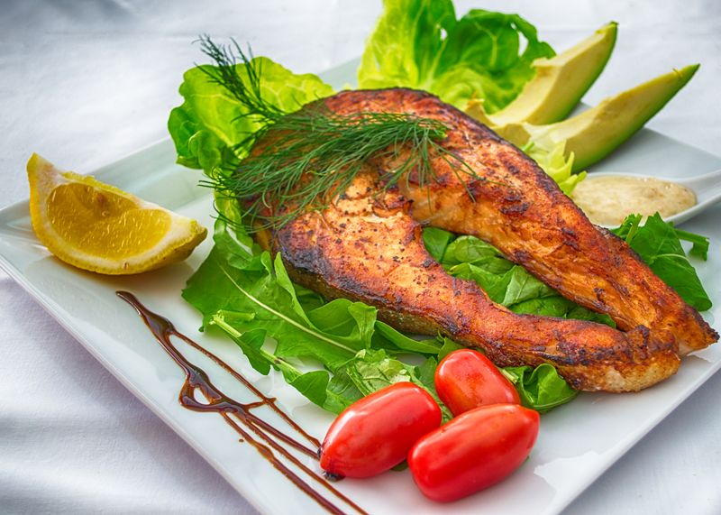 Lachs auf Zedernholz